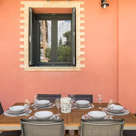 Isabella's Hidden Gem House Holiday home *